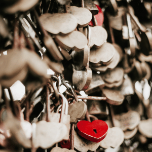 Image of a heart lock. 